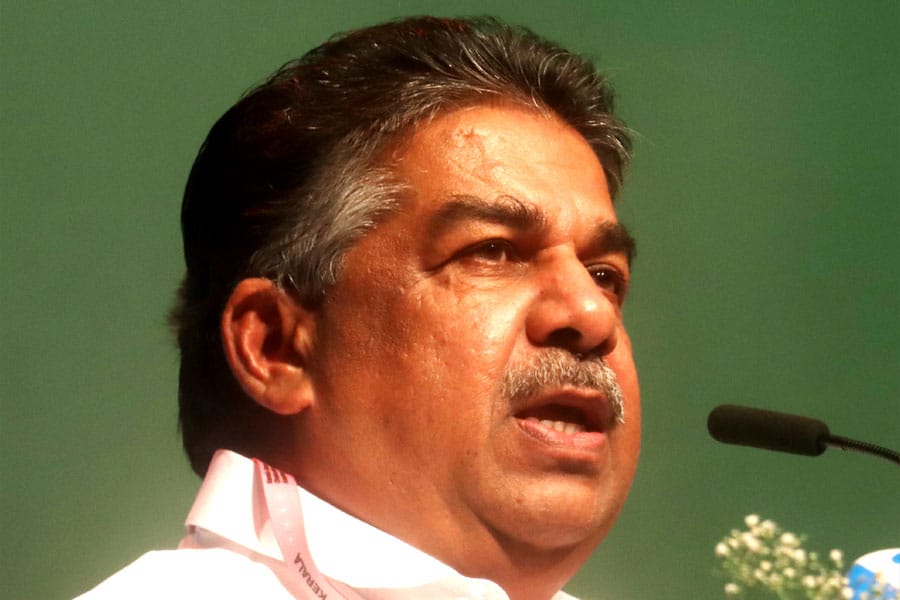 ഭരണഘടനയെ അവഹേളിച്ച പ്രസംഗം: സജി ചെറിയാന് തിരിച്ചടി.