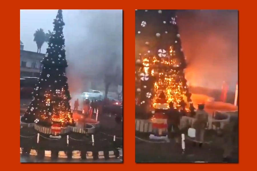 സിറിയയിൽ ക്രൈസ്തവ ഭൂരിപക്ഷ പട്ടണത്തിൽ ഒരുക്കിയ ക്രിസ്മസ് ട്രീയ്ക്ക് തീയിട്ടു.