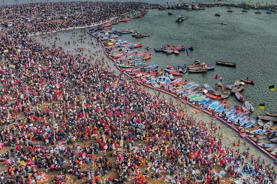 മഹാകുംഭമേളക്കിടെ തിക്കും തിരക്കും; നിരവധി പേർ മരിച്ചു