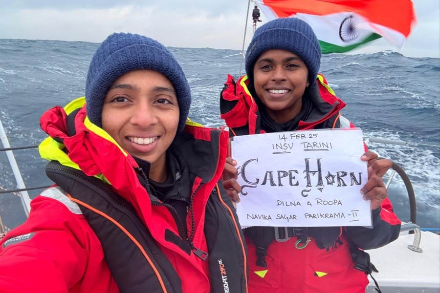 അപകടകരമായ ‘കേപ് ഹോൺ’ പാസേജ് കടന്ന് ദിൽനയും രൂപയും.