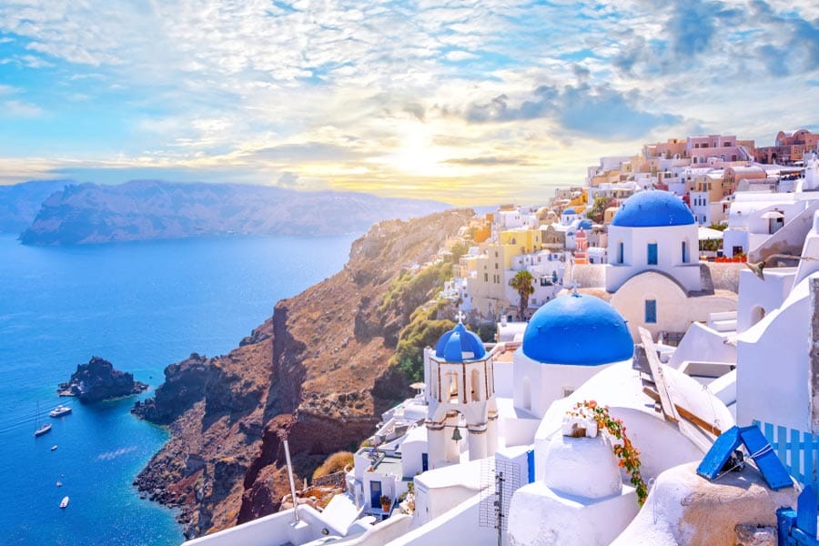 santorini-greece ടൂറിസ്റ്റുകളുടെ ഇഷ്ടദ്വീപായ സാൻഡോരിനിയിൽ 200-ഓളം ഭൂചലനങ്ങൾ.