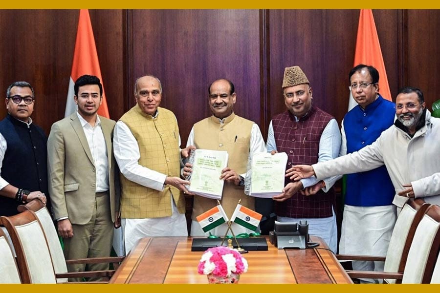 ജെപിസി നിർദേശിച്ച പരിഷ്കാരങ്ങൾ ഉൾപ്പെടുത്തിയ വഖഫ് ഭേദഗതി ബിൽ മാർച്ച് 10-ന് പാർലമെന്റിൽ അവതരിപ്പിക്കും.