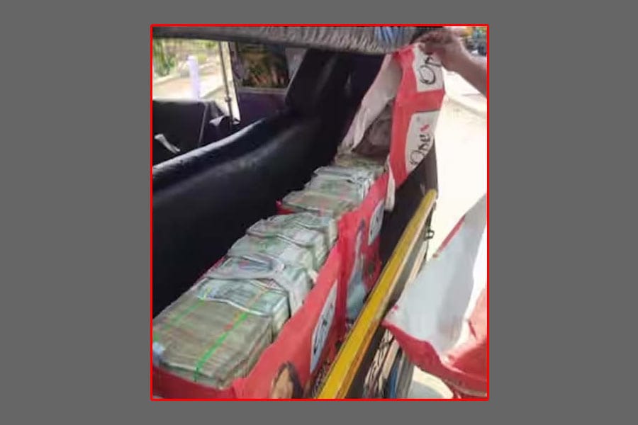 2-crore-in-auto-kochi കൊച്ചിയിൽ ഓട്ടോറിക്ഷയിൽ നിന്നും 2 കോടിയോളം രൂപ പിടിച്ചെടുത്തു.