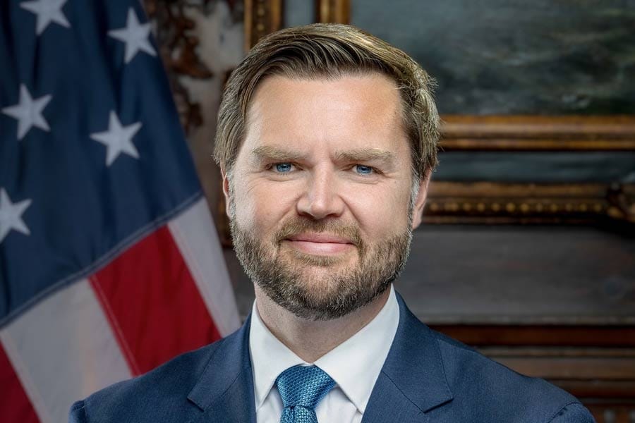 ഗ്രീൻകാർഡുള്ളതുകൊണ്ട് ആയുഷ്കാലം യുഎസിൽ കഴിയാമെന്ന് കരുതേണ്ട; വൈസ് പ്രസിഡന്റ് ജെ.ഡി.വാൻസ്