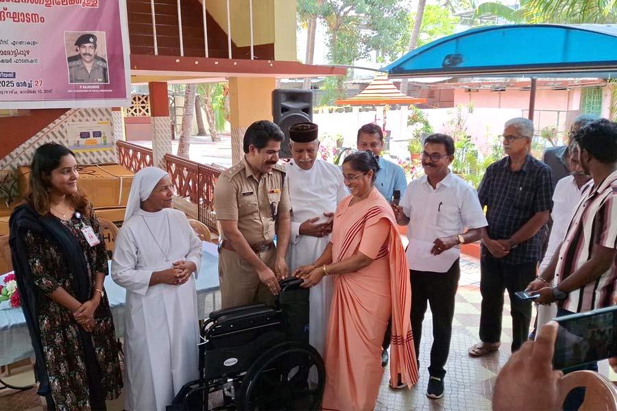 care-and-share-mammootty-wh എറണാകുളത്തെ അംഗപരിമിതർക്ക് സഹായവുമായി മമ്മൂട്ടി; ജില്ലയിലെ വീൽ ചെയർ വിതരണത്തിന് തുടക്കം