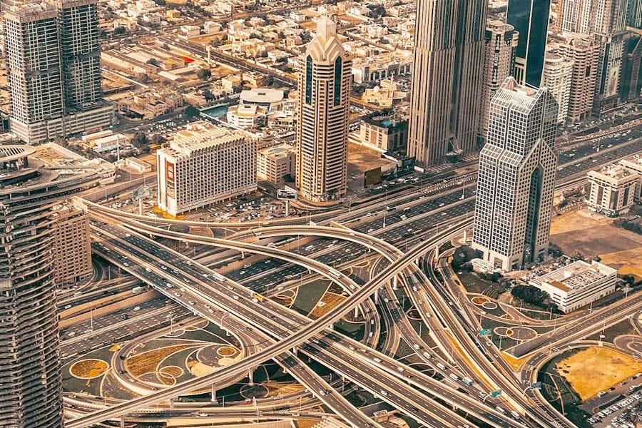 dubai-roads ദുബൈയിൽ വാഹന ഉടമസ്ഥാവകാശത്തിൽ നിയന്ത്രണം; ട്രാഫിക് കുരുക്ക് കുറയ്ക്കാൻ പുതിയ നയങ്ങൾ