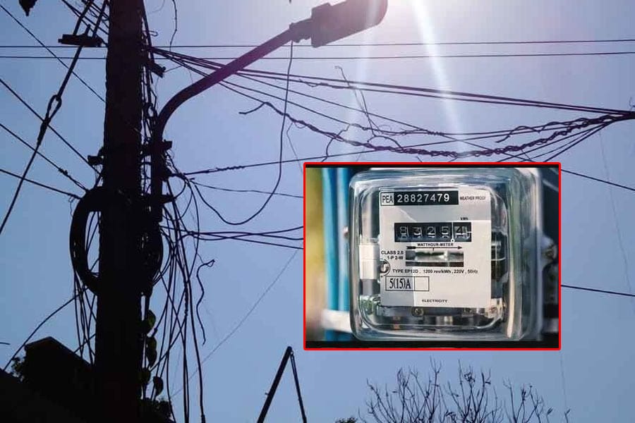 electic-meter കുമളിയിൽ സിപിഎം പഞ്ചായത്ത് അംഗം നശിപ്പിച്ച വൈദ്യുത കണക്ഷൻ കെഎസ്ഇബി പുനസ്ഥാപിച്ചു.