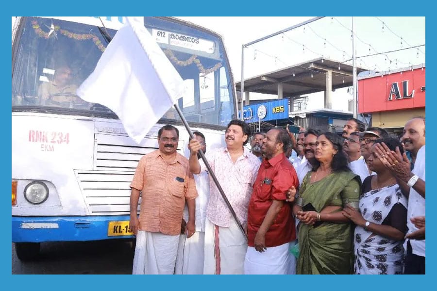 വൈപ്പിൻ ജനതയ്ക്ക് സ്വപ്നസാഫല്യം: 4 പ്രൈവറ്റ്, ഗോശ്രീ ബസുകൾ നഗരത്തിലേക്കെത്തി