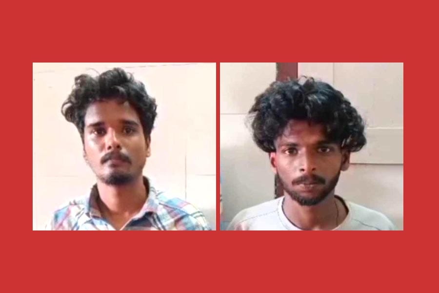 കൊല്ലത്ത് പതിനാറുകാരിയെ തട്ടിക്കൊണ്ടു പോയ രണ്ട് യുവാക്കളെ പൂയപ്പള്ളി പൊലീസ് അറസ്റ്റ് ചെയ്തു.