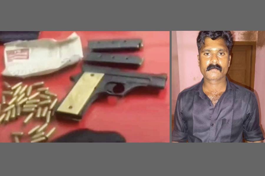 ആലപ്പുഴ കുമാരപുരത്ത് ആയുധശേഖരം കണ്ടെത്തി