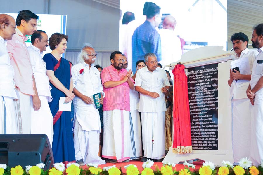 മുണ്ടക്കൈ-ചൂരല്‍മല ടൗൺഷിപ്പിന് മുഖ്യമന്ത്രി തറക്കല്ലിട്ടു