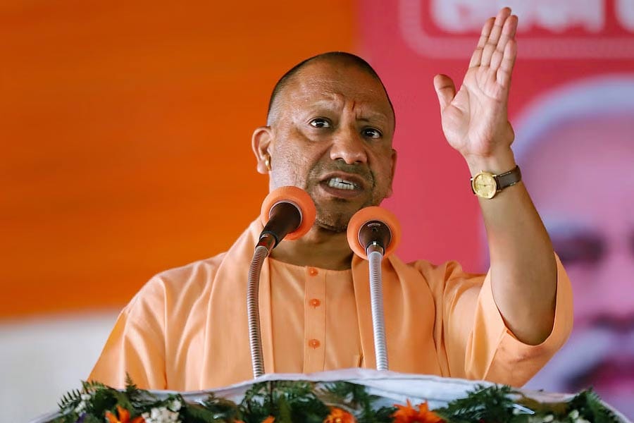 യോ​ഗി ആദിത്യനാഥ്.