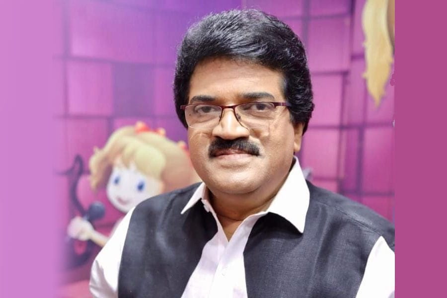 MG-Sreekumar കായലിലേക്ക് മാലിന്യം വലിച്ചെറിഞ്ഞു, എം.ജി ശ്രീകുമാര് കാല് ലക്ഷം രൂപ പിഴയൊടുക്കി.