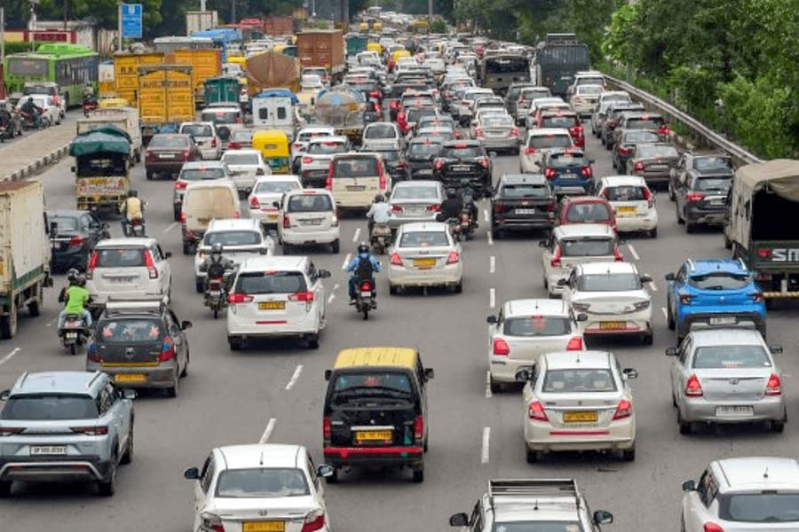 gujarat-roads-traffic പഴയ വാഹനം പൊളിച്ചാല് ട്രാഫിക് പിഴകള് എഴുതിത്തള്ളും; നൂതന വാഹന സ്ക്രാപ്പിംഗ് പദ്ധതി അവതരിപ്പിച്ച് ഗുജറാത്ത്