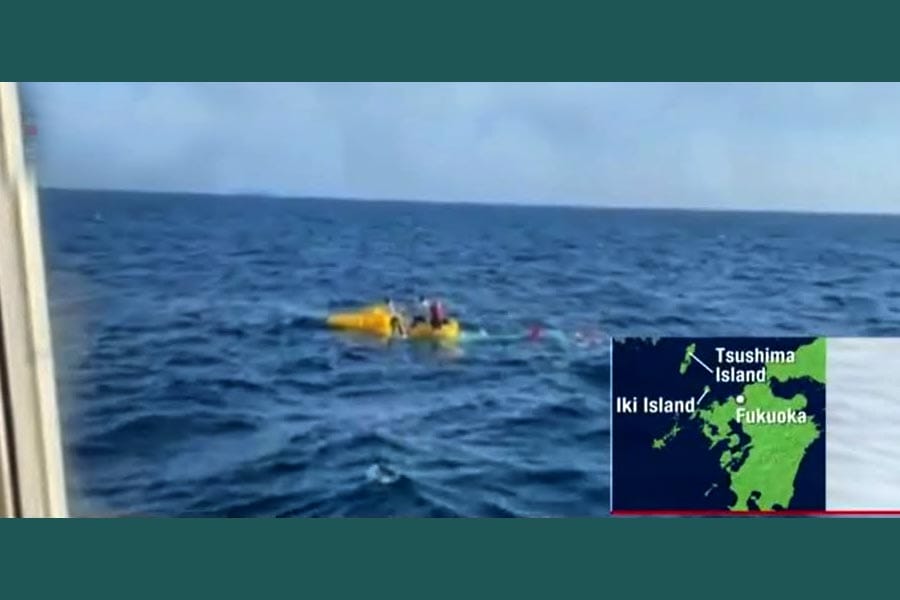 രോഗിയുമായി പറന്നുയർന്ന ഹെലികോപ്ടർ കടലിൽ തകർന്ന് വീണു മൂന്ന് മരണം.