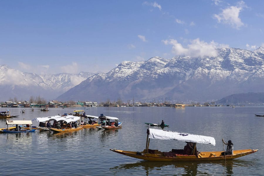 kashmir-tourism പഹൽഗാം ഭീകരാക്രമണം: ജമ്മു കശ്മീരിലെ 48 വിനോദസഞ്ചാര കേന്ദ്രങ്ങൾ അടച്ചു