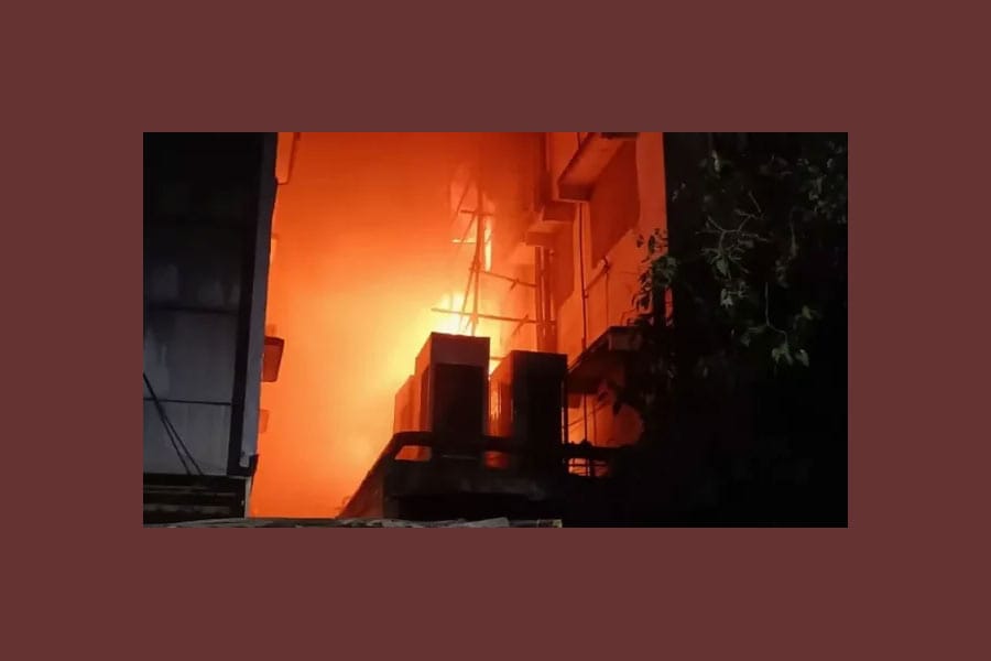 കൊൽക്കത്തയിലെ ഹോട്ടലിൽ തീപിടുത്തം; 14 മരണം.