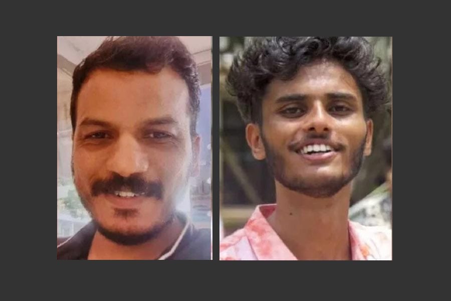 വിനോദസഞ്ചാര സംഘത്തിലെ ബന്ധുക്കളായ രണ്ട് പേര്‍ മുങ്ങിമരിച്ചു