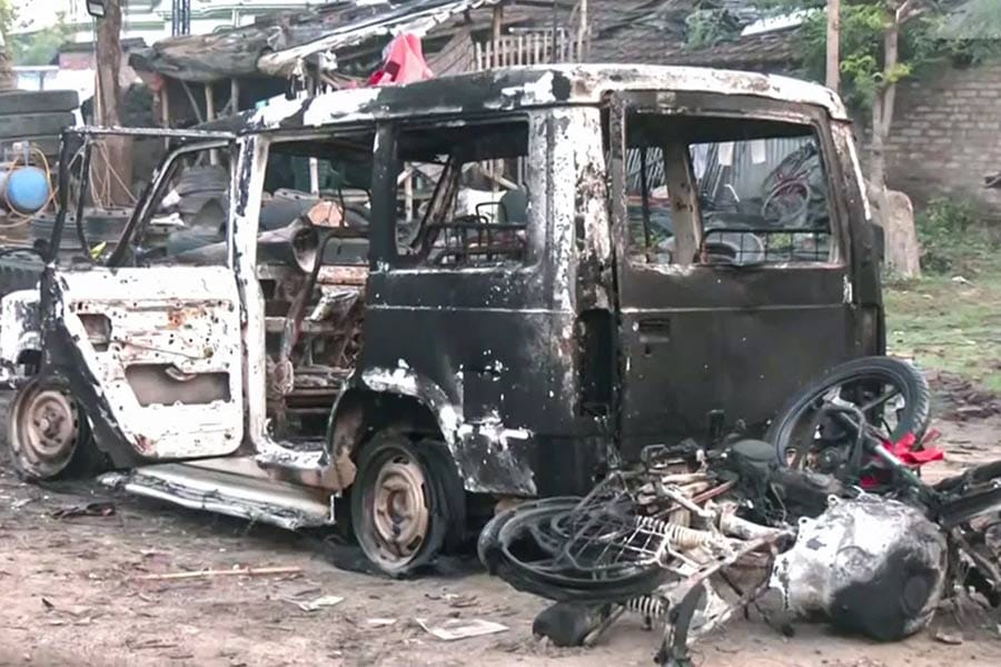 murshidabad-violence വഖഫ് നിയമത്തിനെതിരായ പ്രതിഷേധം, മുർഷിദാബാദിൽ സംഘർഷം, സാഹചര്യം വിലയിരുത്തി കേന്ദ്ര ആഭ്യന്തര മന്ത്രാലയം