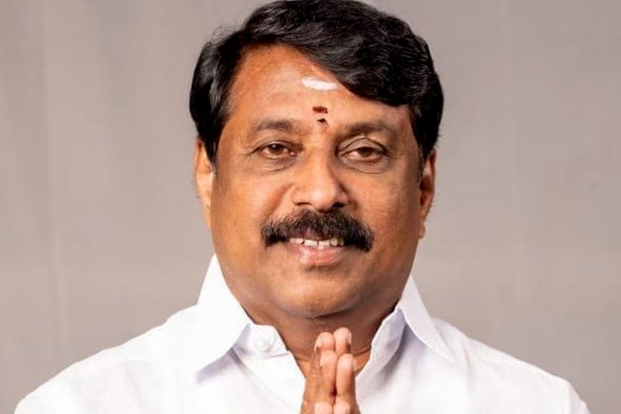 തമിഴ്‌നാട്ടിൽ നൈനാർ നാഗേന്ദ്രൻ ബിജെപിയുടെ പുതിയ അധ്യക്ഷൻ; AIADMK വീണ്ടും എൻഡിഎയിൽ.