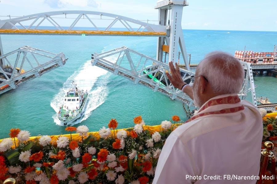ഉദ്ഘാടനത്തിനു പിന്നാലെ പാമ്പൻ പാലത്തിൽ സങ്കേതിക തകരാർ; പ്രശ്നം പരിഹരിച്ചു.