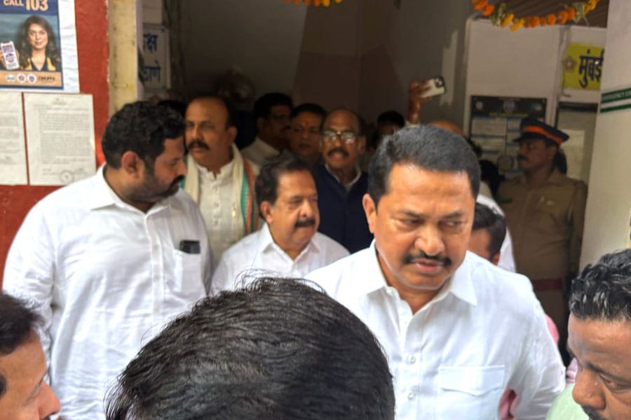 ramesh-arrested-in-mumbai ഇഡിക്കെതിരെ പ്രതിഷേധം; രമേശ് ചെന്നിത്തലയെ മുംബൈയിൽ അറസ്റ്റ് ചെയ്തു.