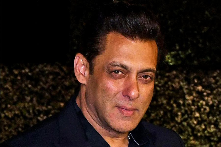 salman-khan കാർ ബോംബിട്ട് തകർക്കും: സൽമാൻ ഖാന് നേരെ വീണ്ടും ഭീഷണി