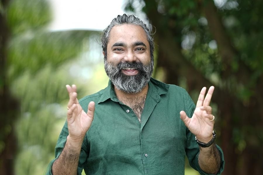 "എന്ത് തരം ഭാഷയാണിത്?" – സുപ്രീം കോടതി സൂരജ് പാലാക്കാരനെ രൂക്ഷമായി വിമർശിച്ചു.