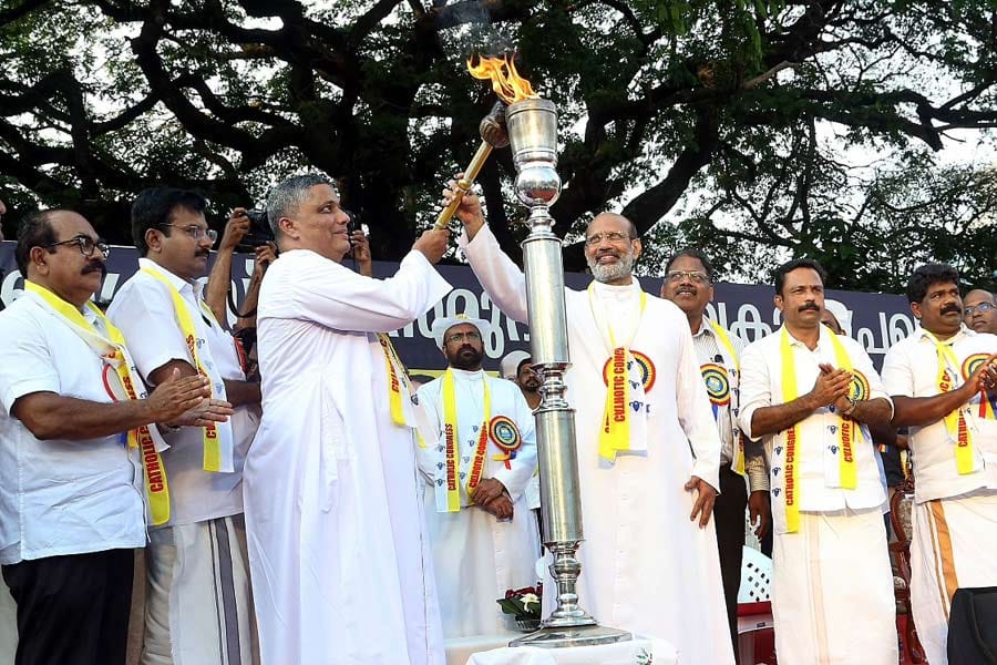 syro-malabar-sabha-thamaras രാഷ്ട്രീയ പാർട്ടി രൂപീകരണം സജീവ പരിഗണനയിലെന്ന് സിറോ മലബാർ സഭ; ഏതെങ്കിലും രാഷ്ട്രീയ പാർട്ടിക്ക് തീറെഴുതി കൊടുത്ത ജനതയല്ല ക്രൈസ്തവർ.