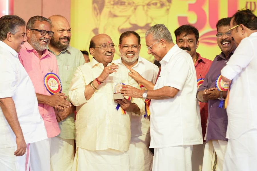 വെള്ളാപ്പള്ളിയുടെ വിവാദപ്രസം​ഗത്തെ ന്യായീകരിച്ച് മുഖ്യമന്ത്രി; പിണറായി വിജയന്‍ മൂന്നാം തവണയും അധികാരത്തില്‍ എത്തുമെന്ന് വെള്ളാപ്പള്ളി.