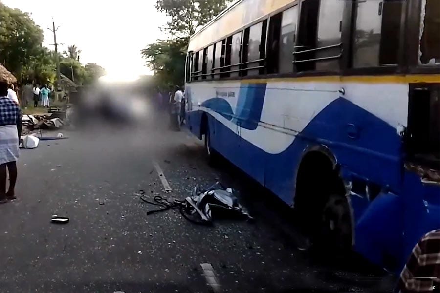 വേളാങ്കണ്ണിക്ക് പോയവരുടെ വാഹനം അപകടത്തിൽപ്പെട്ടു; നാല് മലയാളികൾ മരിച്ചു.