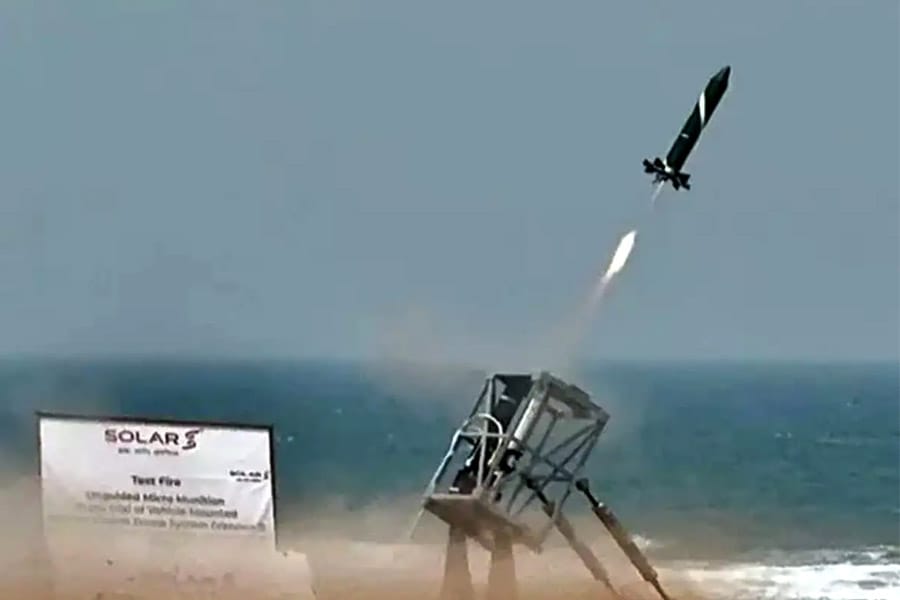 തദ്ദേശീയമായി വികസിപ്പിച്ച ഡ്രോൺ പ്രതിരോധ സംവിധാനം; ‘ഭാർഗവാസ്‌ത്ര’ ഇന്ത്യ വിജയകരമായി പരീക്ഷിച്ചു.