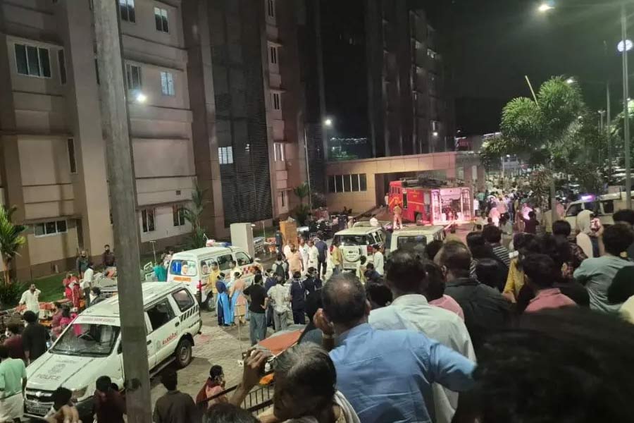 കോഴിക്കോട് മെഡിക്കല്‍ കോളജില്‍ തീപിടുത്തം; രോഗികളെ ഒഴിപ്പിച്ചു