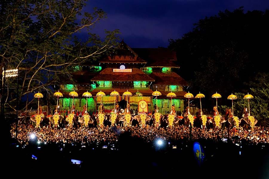 പൂരക്കാഴ്ചകളിൽ മനം നിറഞ്ഞ് തൃശ്ശൂർ