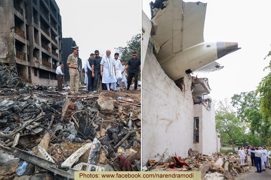 Modi-visits-plane-crash-sit പ്രധാനമന്ത്രി ആശുപത്രിയിലെത്തി പരിക്കേറ്റവരെ കണ്ടു; അപകട സ്ഥലവും സന്ദർശിച്ചു