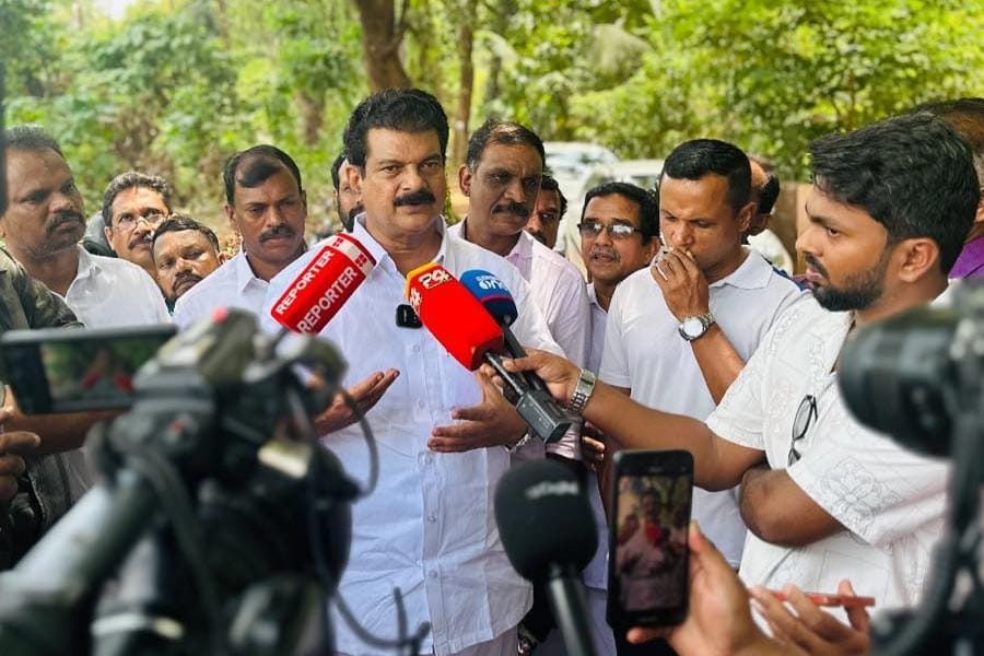 anwar നിലമ്പൂരിൽ പുതിയ മുന്നണി രൂപീകരിച്ച് അൻവർ; ആം ആദ്മി പാർട്ടിയും മുന്നണിയിൽ, നാമനിർദ്ദേശ പത്രിക സമർപ്പിച്ചു.