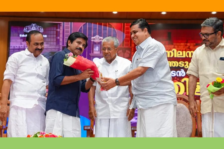 നിലമ്പൂർ എംഎൽഎയായി ആര്യാടൻ‌ ഷൗക്കത്ത് സത്യപ്രതിജ്ഞ ചെയ്‌തു