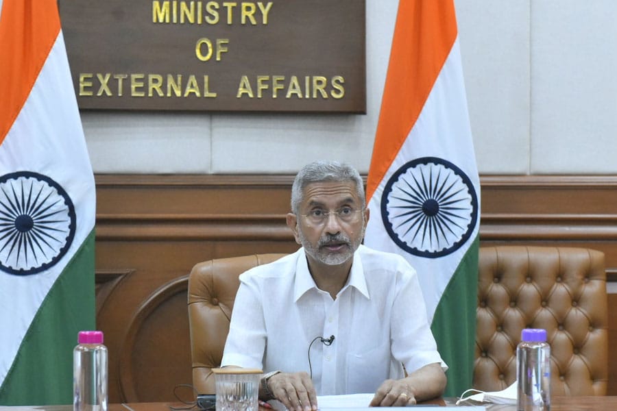 ഇറാനിലുള്ള ഇന്ത്യന്‍ പൗരന്മാര്‍ ടെഹ്‌റാന്‍ വിടണമെന്ന് നിര്‍ദേശം; ഇന്ത്യന്‍ എംബസി ഹെല്‍പ്പ് ലൈന്‍ നമ്പർ പുറത്തുവിട്ടു.