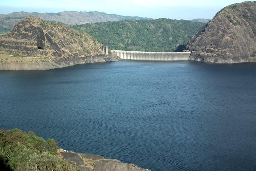 idukki-dam കേരളത്തിൽ മഴ തുടരും; ഇടുക്കി അണക്കെട്ടിലെ ജലനിരപ്പ് ഉയർന്നു.