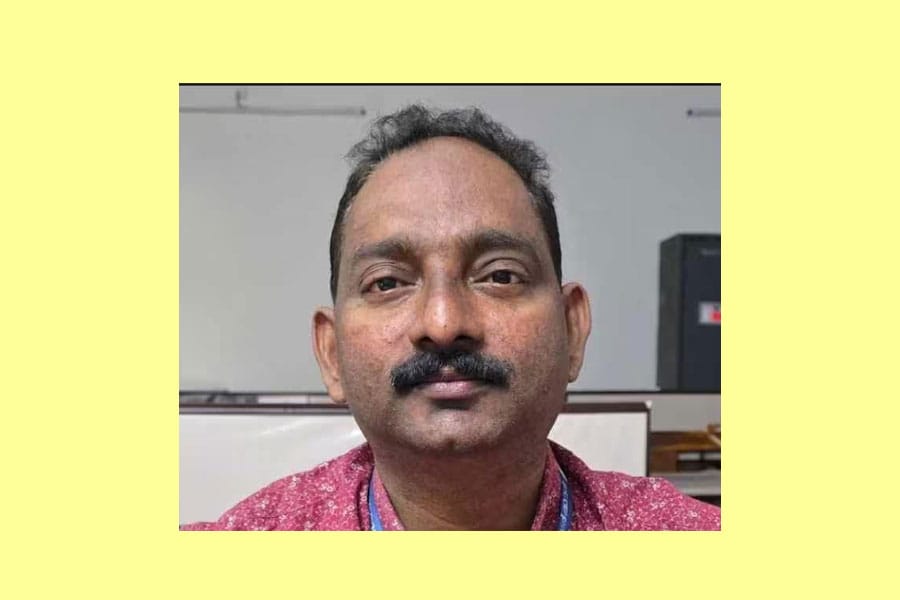 pavithran-insulting-comment രഞ്ജിതയ്ക്കെതിരെ അശ്ലീല പരാമർശം നടത്തിയ ഡപ്യൂട്ടി തഹസിൽദാർക്ക് സസ്പെൻഷൻ.