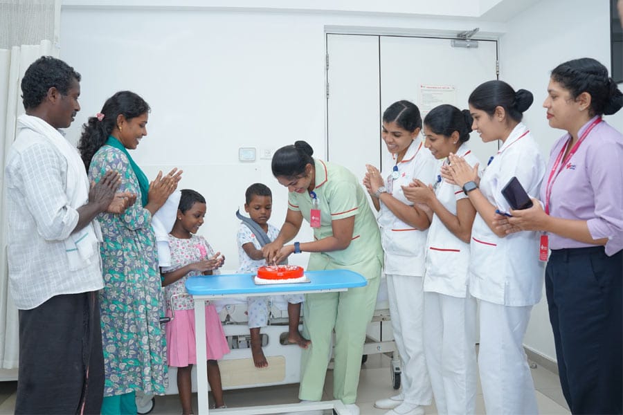 പിറന്നാൾ കുപ്പായത്തിന്റെ സ്വപ്നത്തിൽ നിന്ന് മാത്യു വീണു, പക്ഷേ മരണത്തിന് വിട്ടുകൊടുക്കാതെ കുറേ 'അൻപാർന്ന മനിതർ'