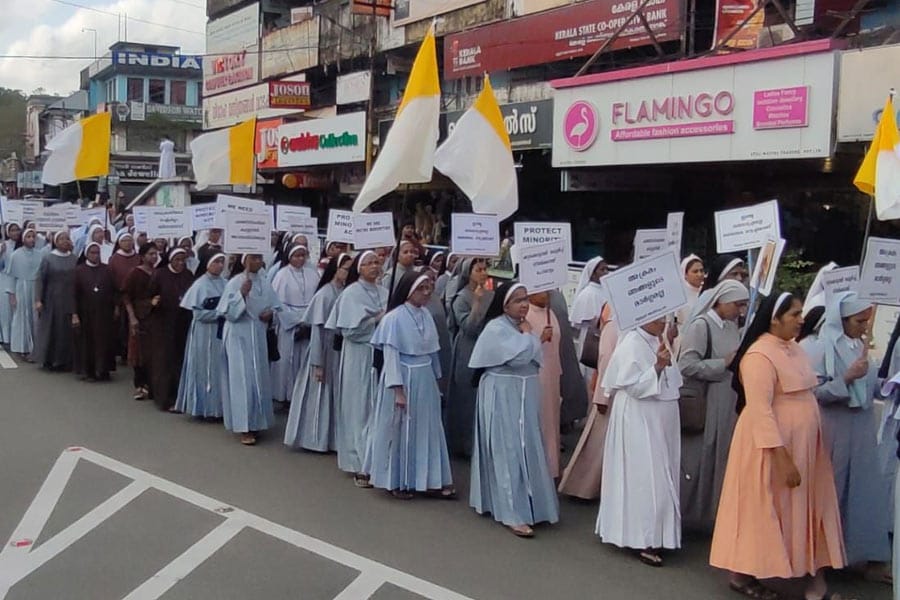 കന്യാസ്ത്രീകളുടെ അറസ്റ്റ്; ഛത്തീസ്​ഗഡ് മുഖ്യമന്ത്രിയിൽ നിന്ന് വിവരങ്ങൾ തേടി അമിത്ഷാ