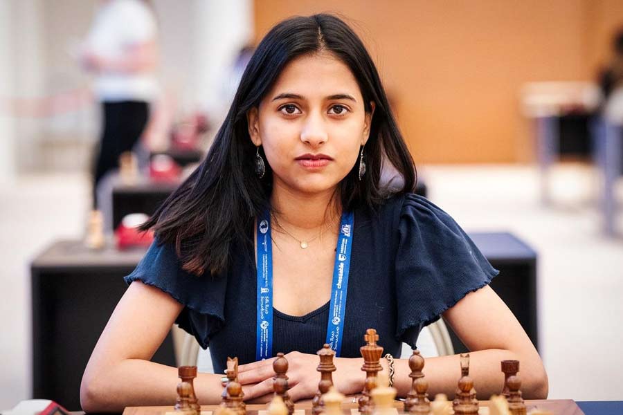 കൊനേരു ഹംപിയെ കീഴടക്കി പത്തൊൻപതുകാരി ദിവ്യ ദേശ്മുഖിന് വനിതാ ചെസ് ലോക കിരീടം.