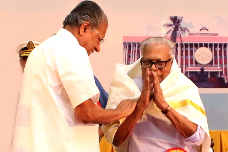 ഒരു കാലഘട്ടത്തിന്റെ അസ്തമയമാണു വി എസിന്റെ വിയോഗത്തോടെ ഉണ്ടാവുന്നത് എന്ന് അനുശോചന സന്ദേശത്തിൽ മുഖ്യമന്ത്രി