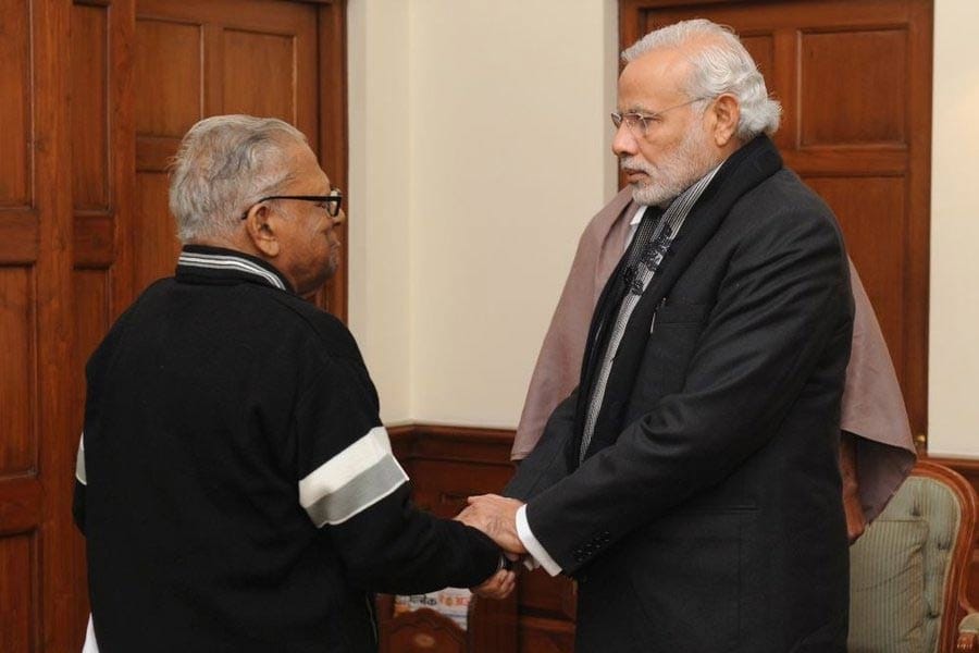 vs-achuthanandhan-and-naren മുൻ മുഖ്യമന്ത്രി വി.എസ്. അച്യുതാനന്ദന്റെ നിര്യാണത്തിൽ പ്രധാനമന്ത്രിയും രാഷ്ട്രപതിയും അനുശോചനം അറിയിച്ചു.