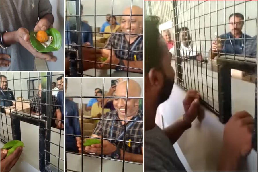 ദക്ഷിണനൽകി കുപ്പിവാങ്ങി യുവാവ്; നെറ്റിയിൽ കുറി, കൈയിൽ വെറ്റിലയും അടയ്ക്കയും.