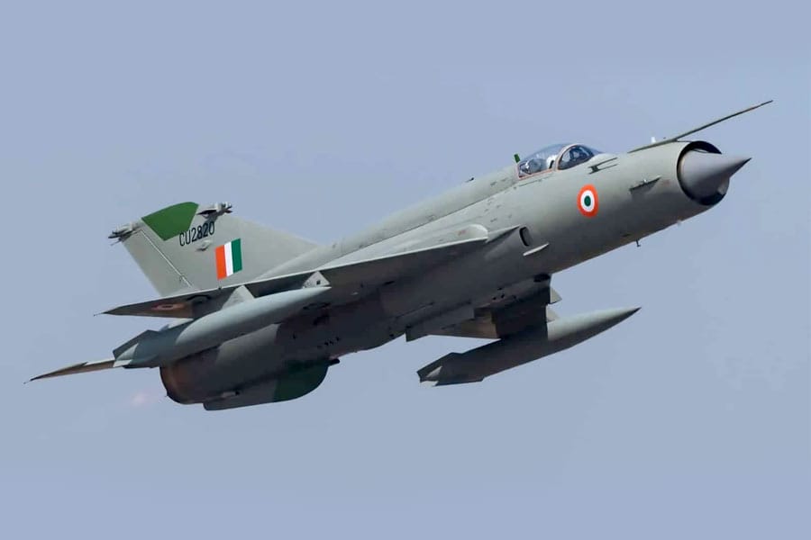 ഇന്ത്യ-പാക് യുദ്ധങ്ങളിലും കാർ​ഗിൽ സംഘർഷത്തിലും സുപ്രധാന പങ്കുവഹിച്ച മി​ഗ് 21 യുദ്ധവിമാനം വിരമിക്കലിനൊരുങ്ങുന്നു.