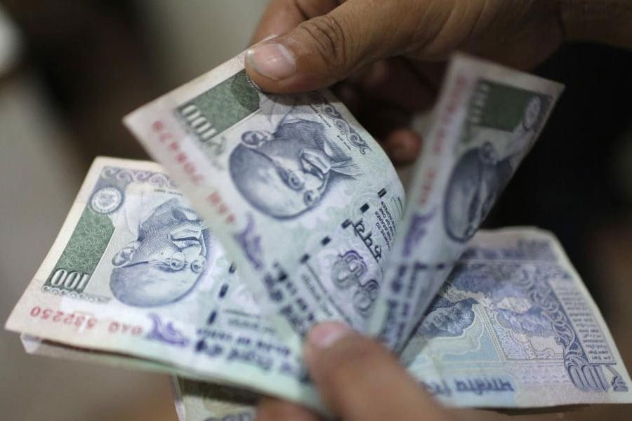 സർക്കാർ ജീവനക്കാരുടെ ബോണസ് വർധിപ്പിച്ചു; ഓണം അഡ്വാൻസ് 20,000 രൂപ.