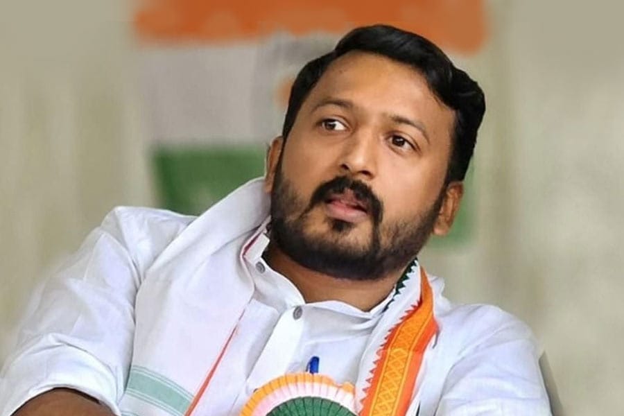 രാഹുൽ മാങ്കൂട്ടത്തിലിനെ കോൺഗ്രസിൽ നിന്ന് സസ്പെൻ‍ഡ് ചെയ്തു