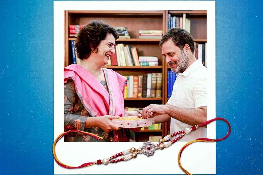 രക്ഷാ ബന്ധൻ ദിനത്തിൽ സഹോദരബന്ധത്തിന്റെ ഊഷ്മളത പങ്കുവെച്ച് രാഹുലും പ്രിയങ്കയും